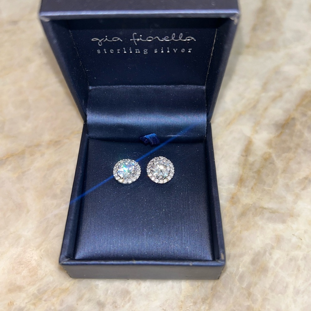 NWT Gia Fionella sterling silver crystal earrings!!!